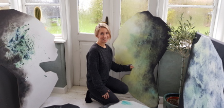 kunst i boligen, malerier, abstrakt, boligindretning, interiør, mixed media, ansigt