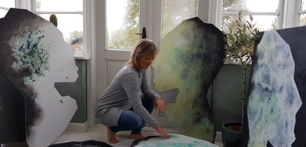 kunst i boligen, malerier, abstrakt, boligindretning, interiør, mixed media, ansigt